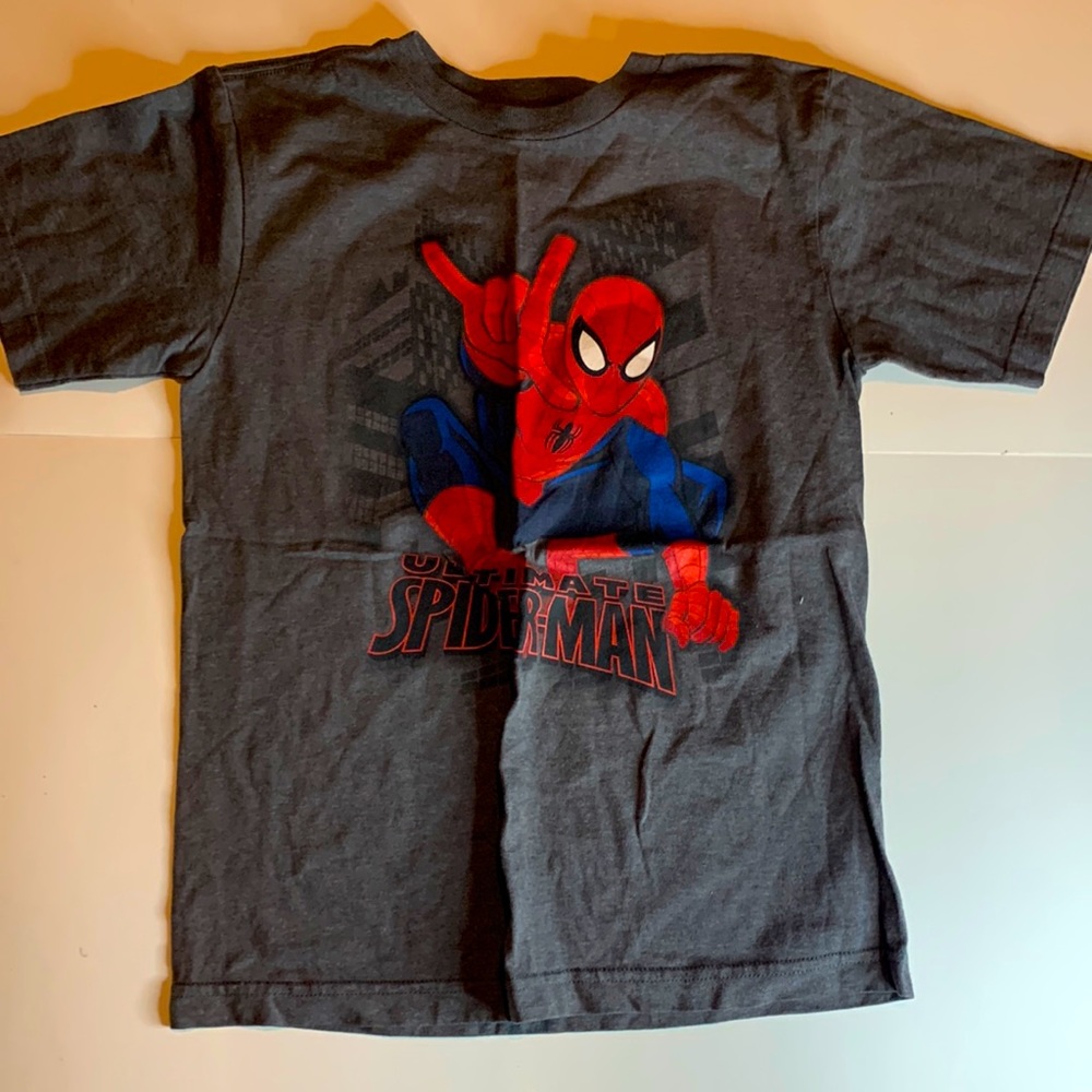 Boys spider-Man shirt, size 7 gray, and red